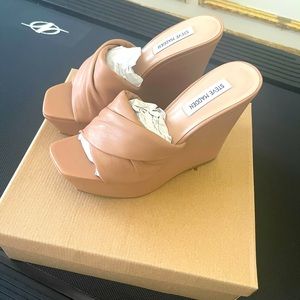 Brand new Steve Madden Brianna wedges size 9